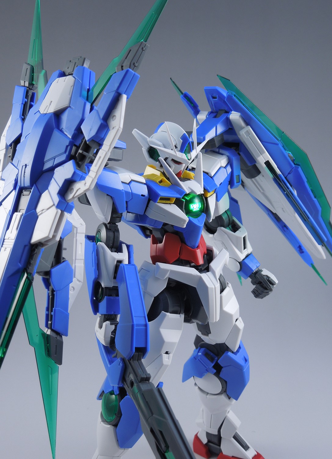 MG ダブルオークアンタフルセイバー 塗装完成品 - プラモデル